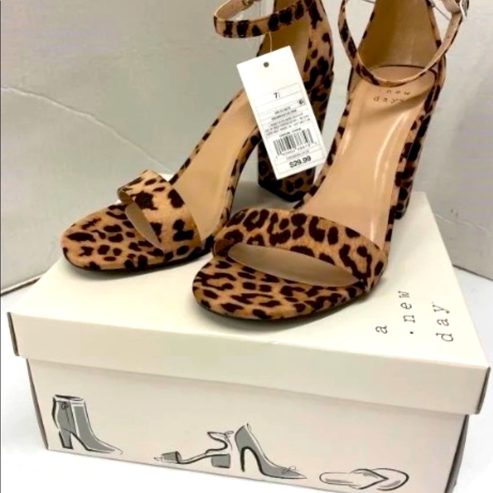 COPY - Leopard shoes. 7.5